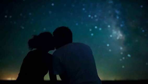 couple-under-night-sky-i-writer-mariecor-i-writermariecor-com-1